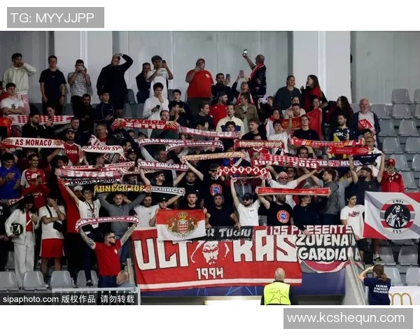 足球明星进球瞬间球迷狂欢表情大揭秘尽显激情与喜悦